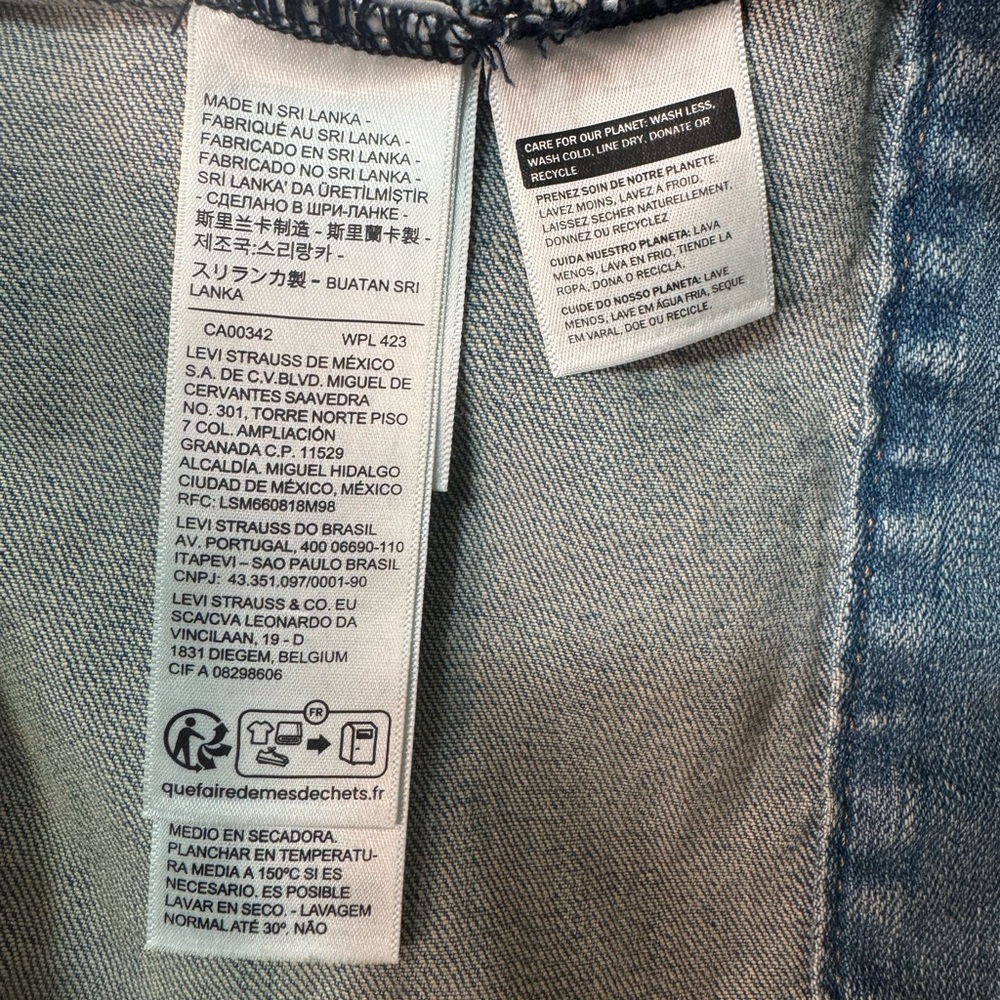 Levi's Jacket Womens XL Trucker Denim Jean Button Pockets Light Wash EUC - Picture 9 of 10